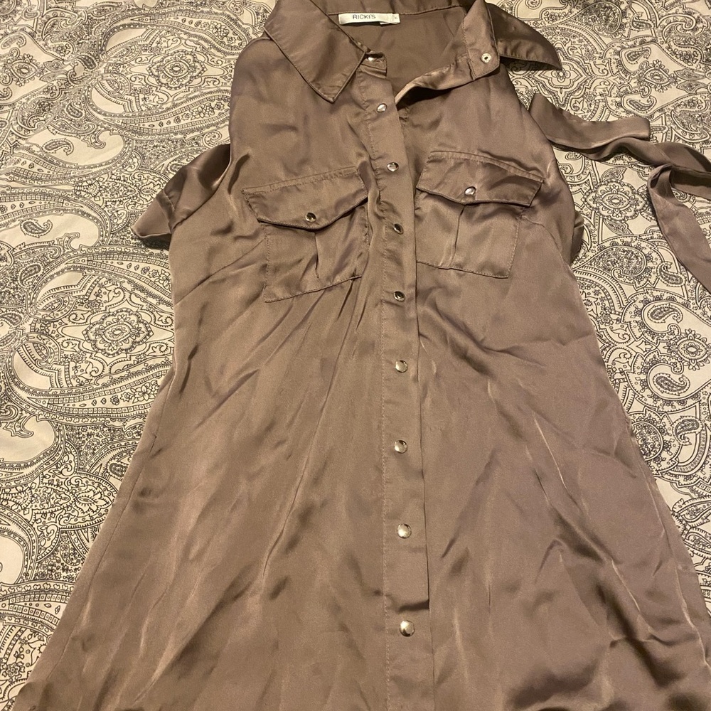 Sleek Brown Sleeveless Button-Up Blouse